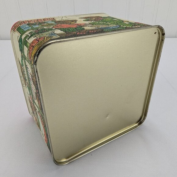 Vintage Metal Tin Square Bears Cooking in Kitchen Baking Holiday Container - Picture 7 of 9